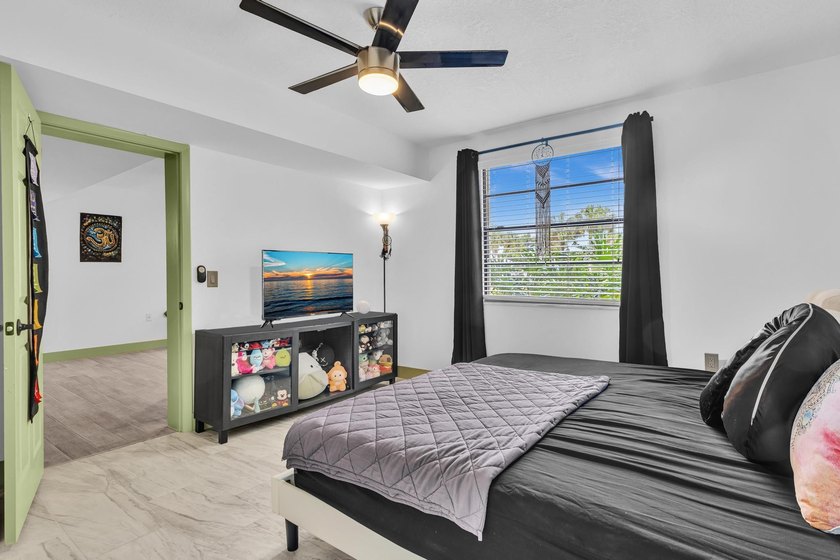 CORNER UNIT GROUND FLOOR, 2 BEDROOM, 2 FULL BATHROOMS PLUS A DEN - photo 12