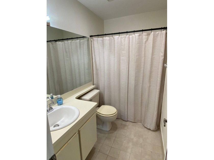 PRIME LOCATION IN A GATED COMMUNITY! THIS BEAUTIFUL TOWNHOME - photo 13