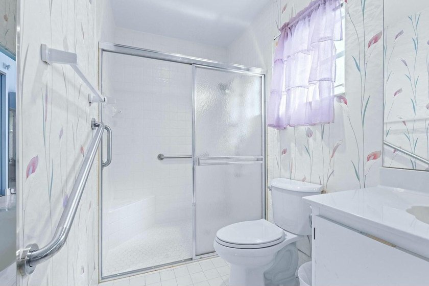 This well-maintained 3-bedroom, 2-bath single-family home is - photo 13