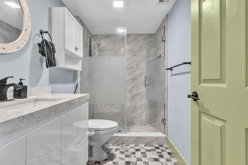 CORNER UNIT GROUND FLOOR, 2 BEDROOM, 2 FULL BATHROOMS PLUS A DEN - photo 18