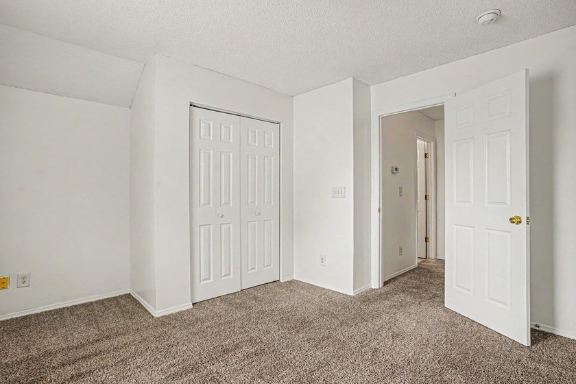 Welcome home to this well maintained 3-bedroom, 2.5 bath home in - photo 22