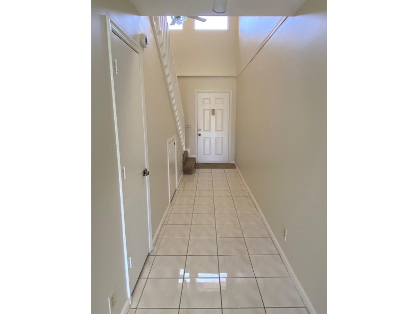 PRIME LOCATION IN A GATED COMMUNITY! THIS BEAUTIFUL TOWNHOME - photo 22