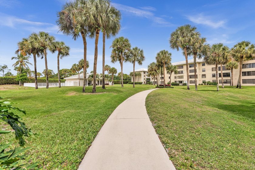 CORNER UNIT GROUND FLOOR, 2 BEDROOM, 2 FULL BATHROOMS PLUS A DEN - photo 24