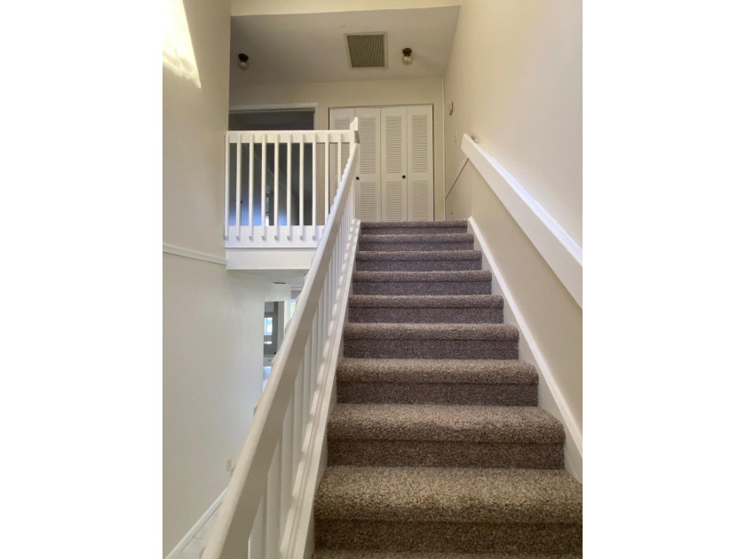 PRIME LOCATION IN A GATED COMMUNITY! THIS BEAUTIFUL TOWNHOME - photo 24