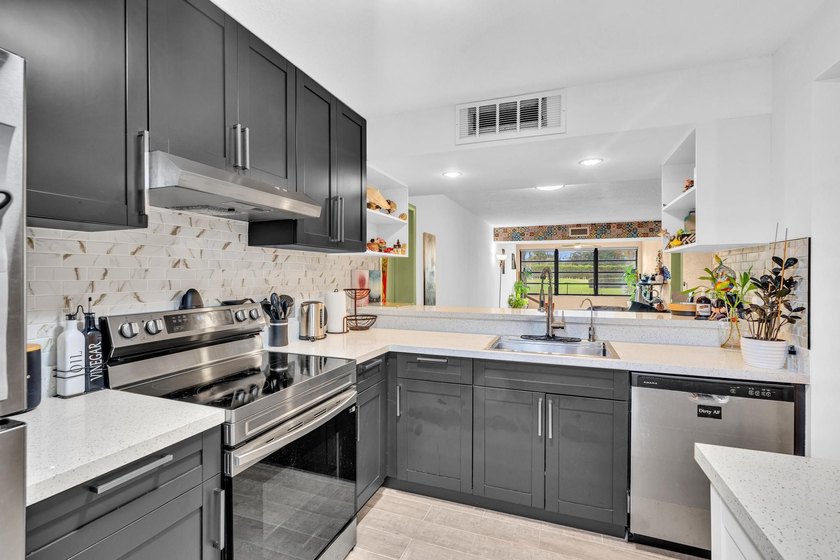CORNER UNIT GROUND FLOOR, 2 BEDROOM, 2 FULL BATHROOMS PLUS A DEN - photo 38