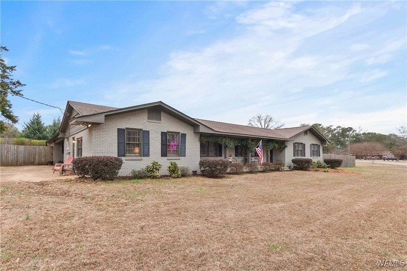 OPEN HOUSE April 19th from 2-4 pm! Enjoy space, comfort, and - photo 4