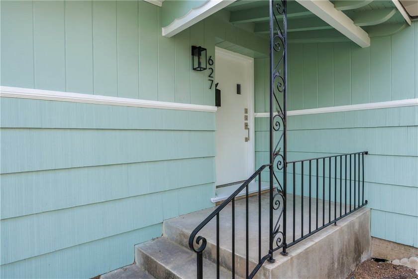 Enjoy this fantastic neighborhood, just blocks from Ocean Drive - photo 7