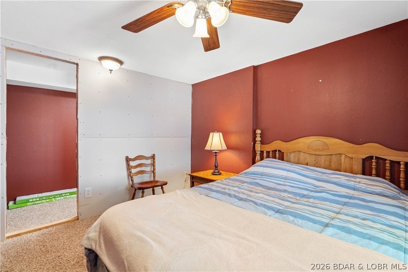 Tucked away on the sought-after Little Niangua Arm, this 3 bed - photo 18
