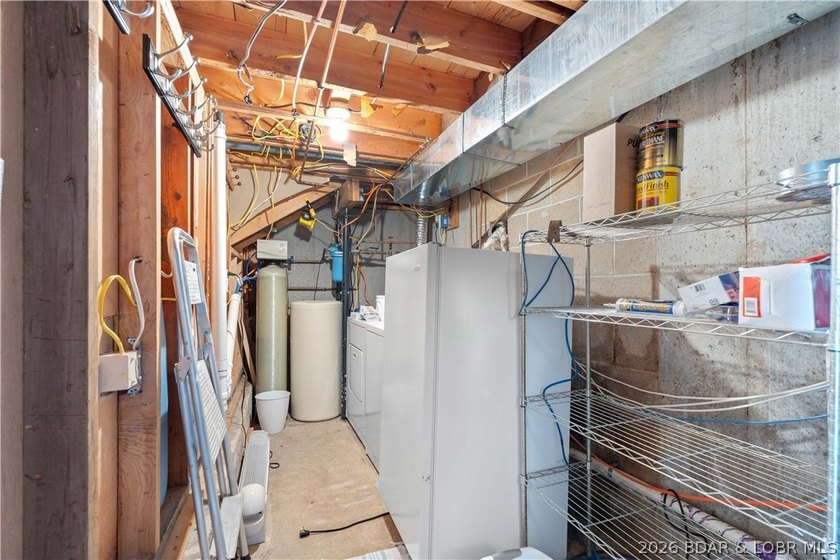 Tucked away on the sought-after Little Niangua Arm, this 3 bed - photo 27