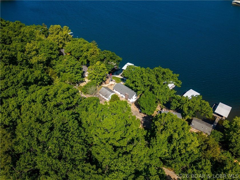 Tucked away on the sought-after Little Niangua Arm, this 3 bed - photo 32