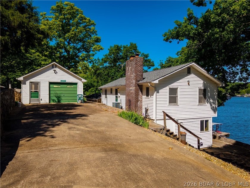 Tucked away on the sought-after Little Niangua Arm, this 3 bed - photo 34