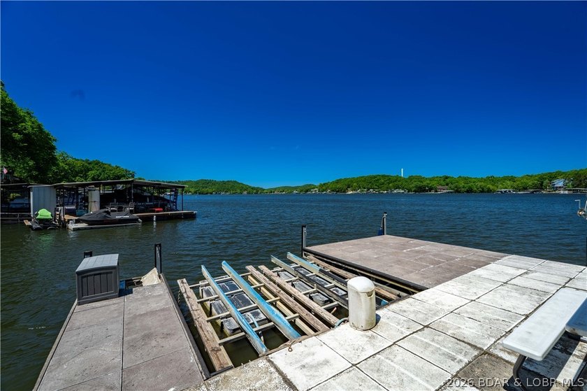Tucked away on the sought-after Little Niangua Arm, this 3 bed - photo 42