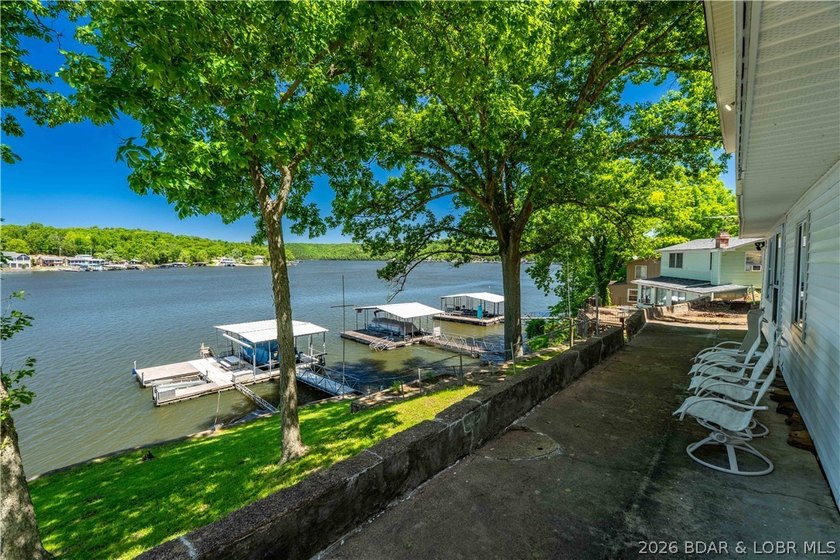 Tucked away on the sought-after Little Niangua Arm, this 3 bed - photo 46