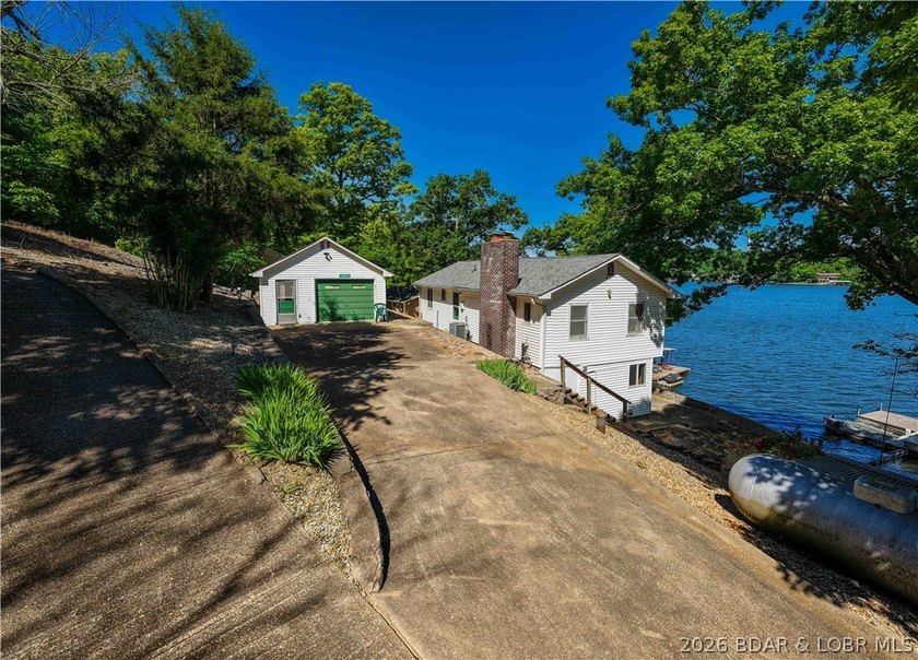 Tucked away on the sought-after Little Niangua Arm, this 3 bed - photo 48