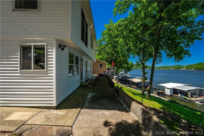 Tucked away on the sought-after Little Niangua Arm, this 3 bed - photo 49