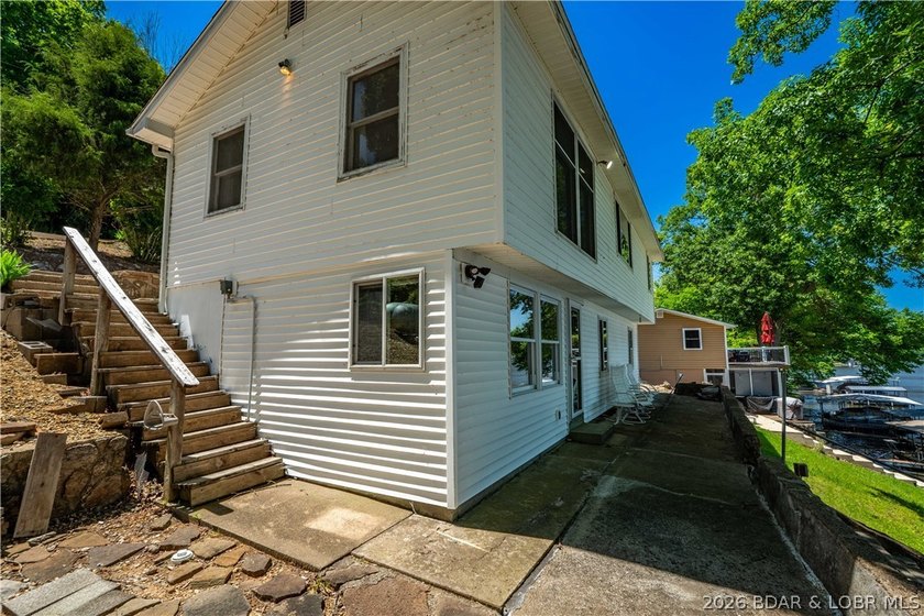 Tucked away on the sought-after Little Niangua Arm, this 3 bed - photo 50