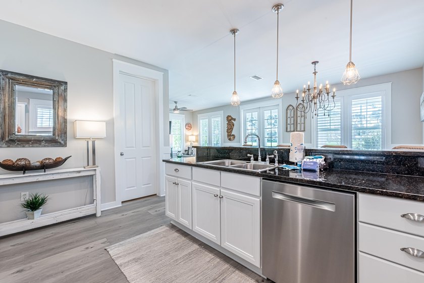 Calling all investors! This renovated Laurel Grove cottage - photo 11