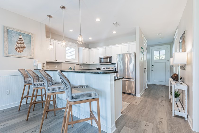 Calling all investors! This renovated Laurel Grove cottage - photo 12