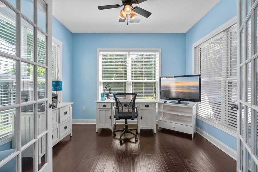 Back on the market with fresh updates! Freshly painted - photo 15
