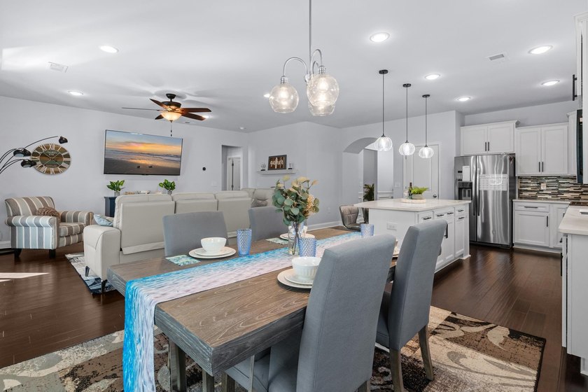 Back on the market with fresh updates! Freshly painted - photo 17