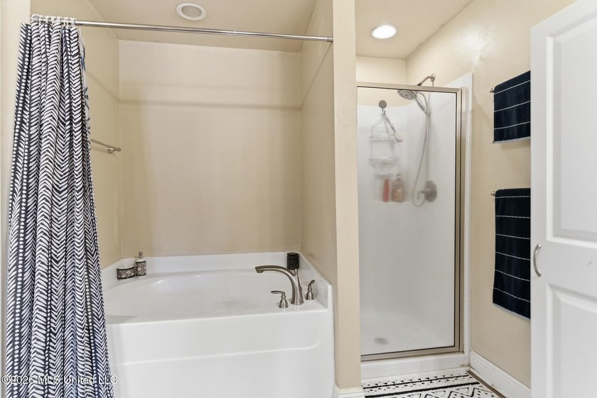 Move-in ready home in the heart of Ocean Springs! This 3-bedroom - photo 18