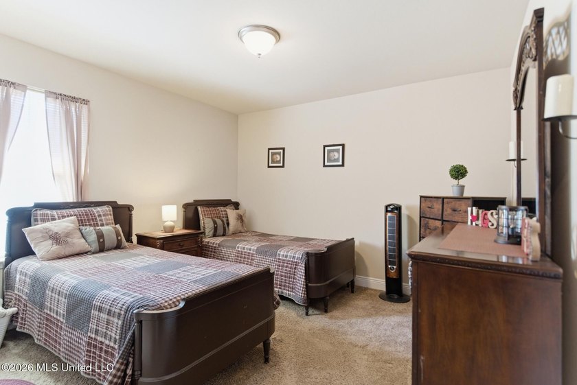 Move-in ready home in the heart of Ocean Springs! This 3-bedroom - photo 19