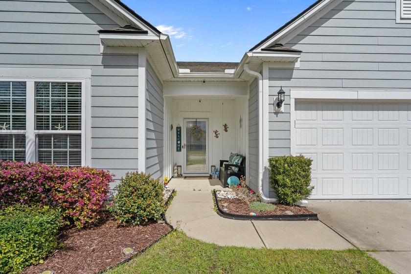 Back on the market with fresh updates! Freshly painted - photo 25