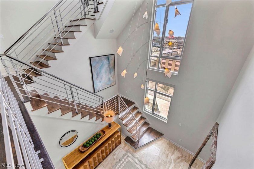 Panoramic views, a private rooftop and terrace, a rare private - photo 26