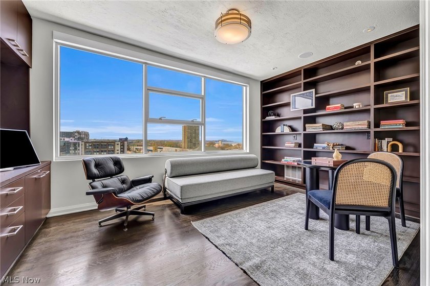 Panoramic views, a private rooftop and terrace, a rare private - photo 31