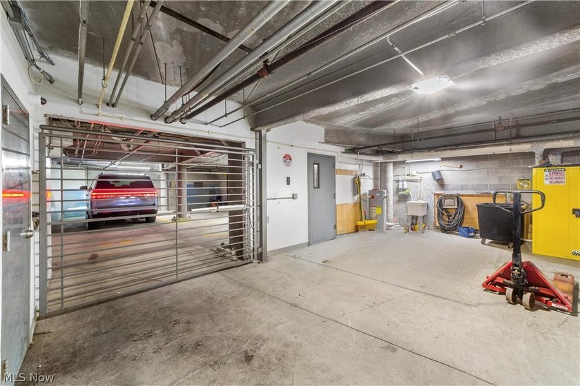 Panoramic views, a private rooftop and terrace, a rare private - photo 45