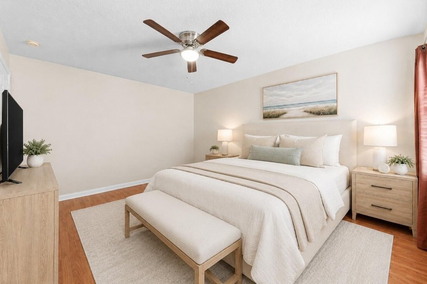 Immaculate two-bedroom, two-bath updated villa with a two-car - photo 12