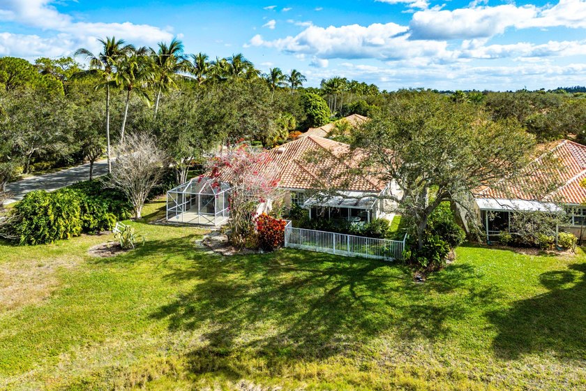 Immaculate two-bedroom, two-bath updated villa with a two-car - photo 26