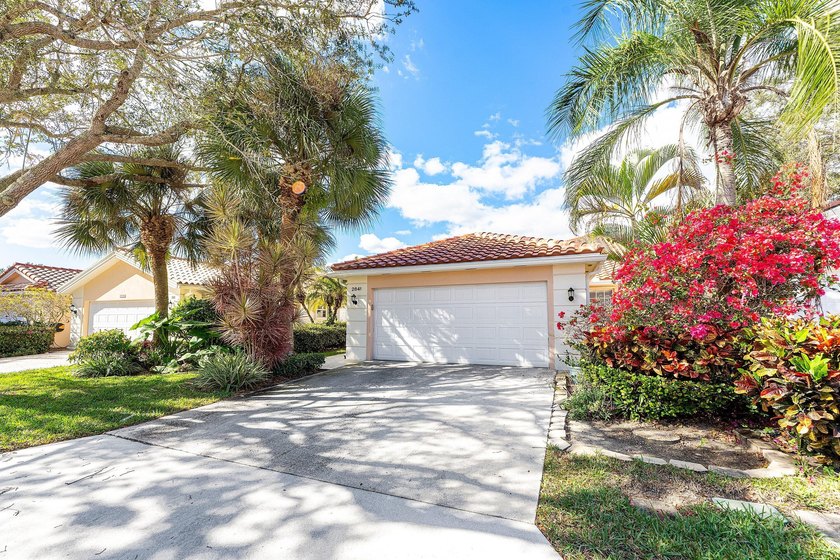 Immaculate two-bedroom, two-bath updated villa with a two-car - photo 29