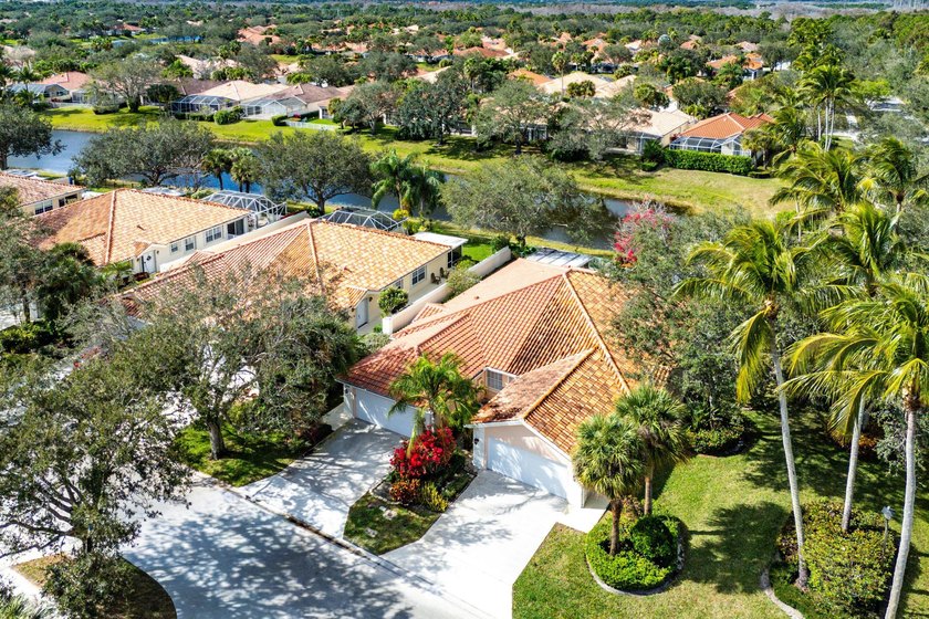 Immaculate two-bedroom, two-bath updated villa with a two-car - photo 31