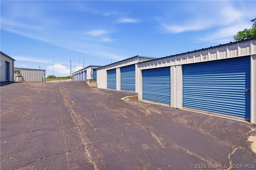 Positioned in a prime location on Osage Beach Parkway, this - photo 15