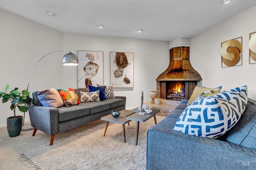 Welcome to the Penthouse at Rim Crest Condominiums, an iconic - photo 8