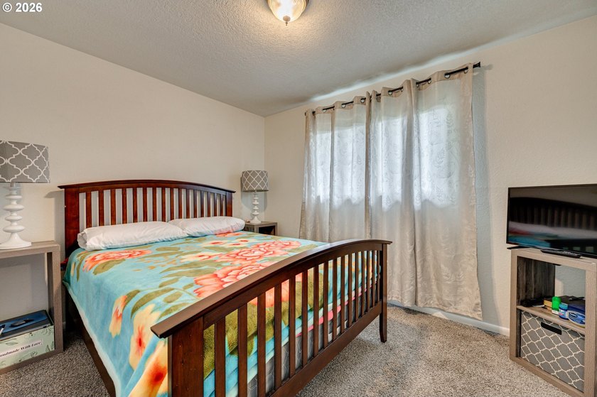 Welcome home to this charming bungalow situated on a spacious - photo 13