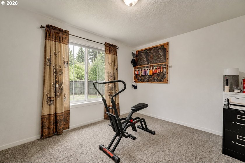 Welcome home to this charming bungalow situated on a spacious - photo 14