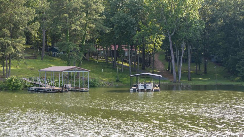 Kentucky Lake retreat with year-round water offering the perfect - photo 50