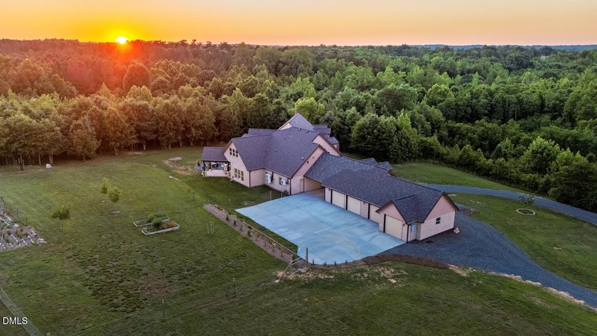 One-of-a-kind luxury custom estate privately set on 13 acres - photo 10