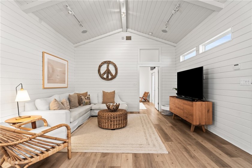 Welcome to Clamshell Cottage, a beautifully designed and fully - photo 3