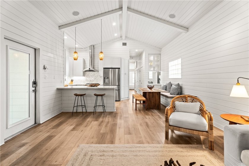 Welcome to Clamshell Cottage, a beautifully designed and fully - photo 4