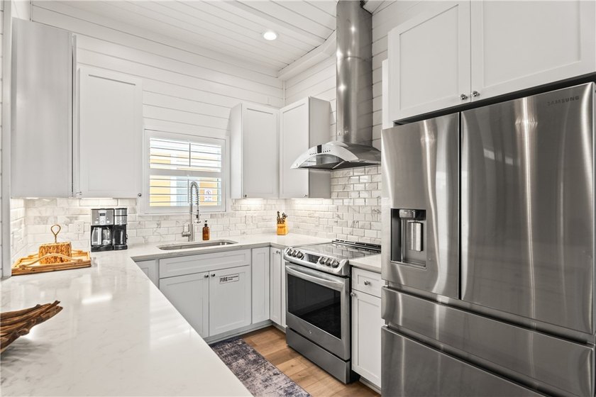Welcome to Clamshell Cottage, a beautifully designed and fully - photo 7