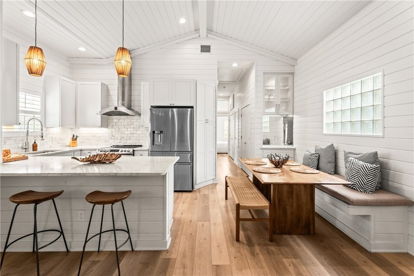 Welcome to Clamshell Cottage, a beautifully designed and fully - photo 8