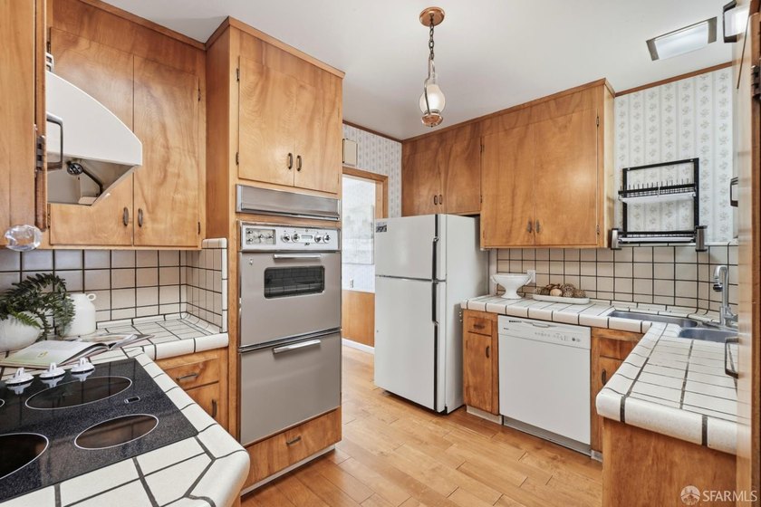 This is an excellent opportunity to live in a charming home - photo 18