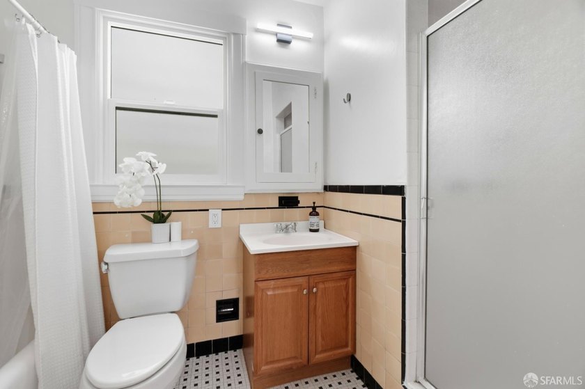 This is an excellent opportunity to live in a charming home - photo 29