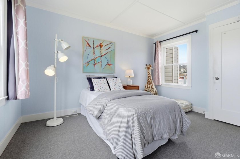 This is an excellent opportunity to live in a charming home - photo 33
