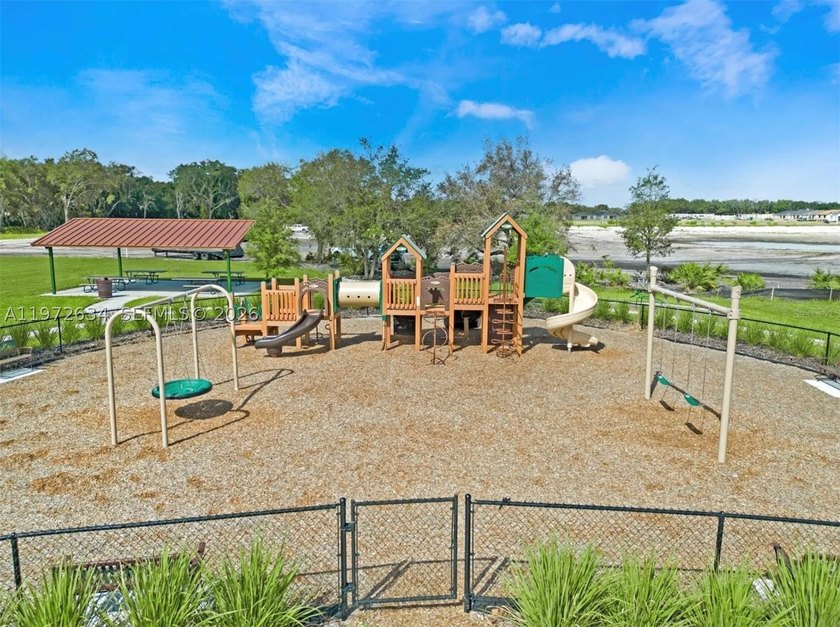 SHORT SALE - SUBJECT TO LENDER APPROVAL. 4BR/3.5BA one-story - photo 8