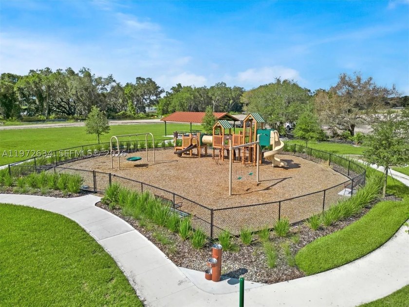 SHORT SALE - SUBJECT TO LENDER APPROVAL. 4BR/3.5BA one-story - photo 10