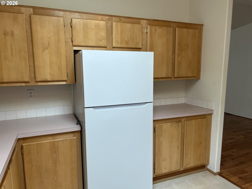 1400 SQ FT Manufactured home. 3 bedrooms, 2 bath, with vaulted - photo 10